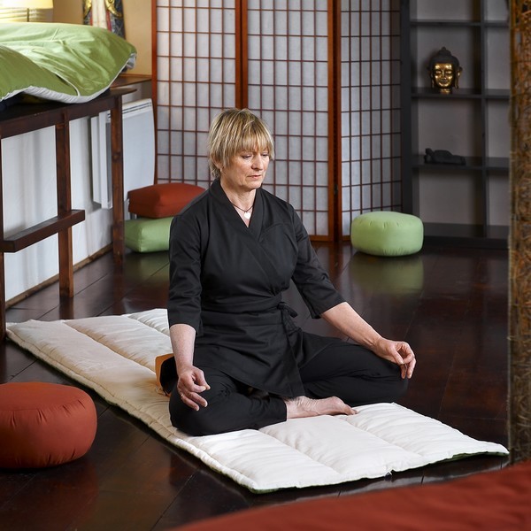 tapis-de-yoga-en-coton-bio-et-sa-couverture